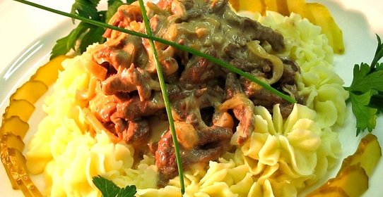 Бефстроганов с огурцами