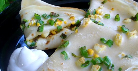 Блинчики с яйцом и луком