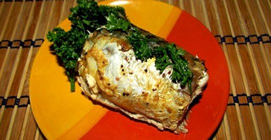 Скумбрия в духовке с луком