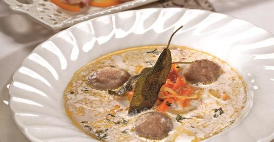 Пасхальный суп с клецками из печенки