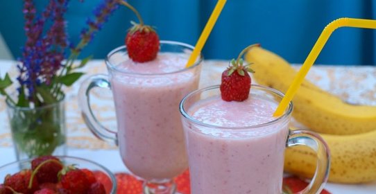 Клубнично-банановый коктейль