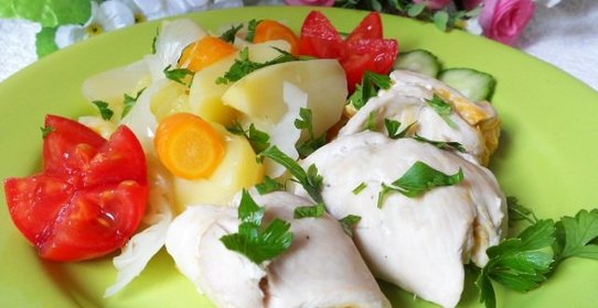 Куриные рулетики с яблоками и абрикосовым джемом на пару
