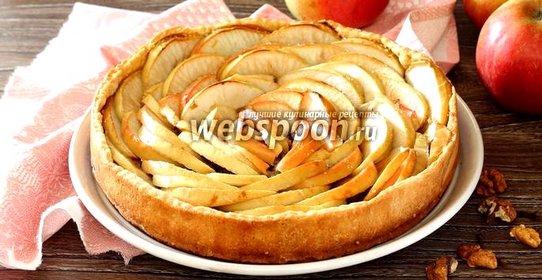 Тарт с яблоками и орехами
