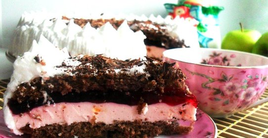 Двухслойный бисквитный торт