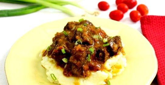 Гуляш из говядины с подливкой