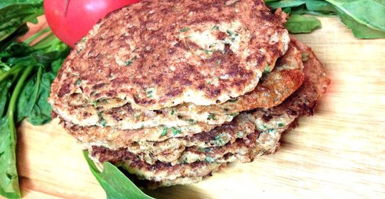 Оладьи из отрубей с творогом и шпинатом