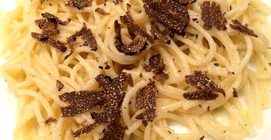 Спагетти с черным трюфелем и пекорино