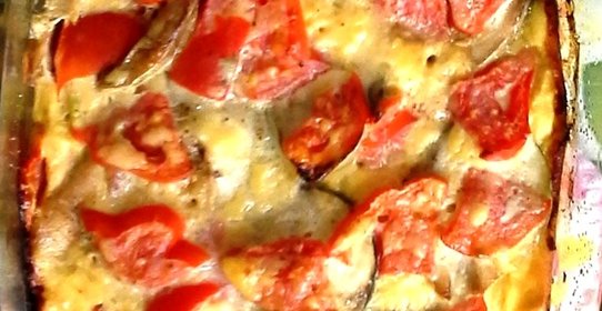 Скумбрия с овощами под сметанной заливкой