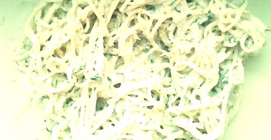 Паста с бешамелем и соусом песто