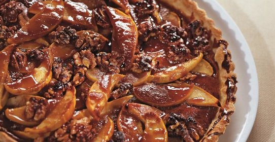 Торт с айвой и грецкими орехами