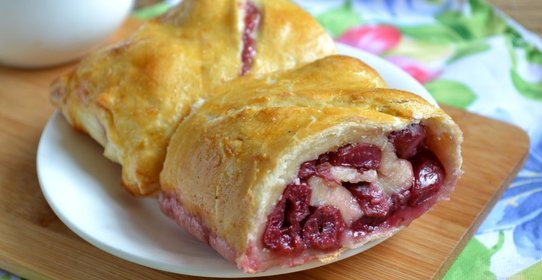 Штрудель с вишней