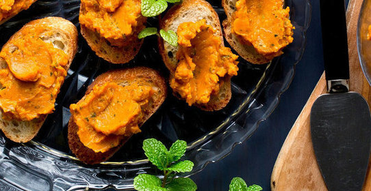 Брускетта с тыквой и грецкими орехами