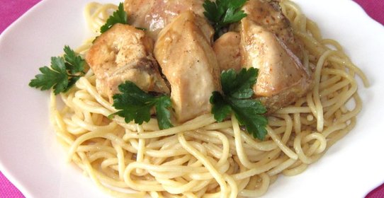 Курица тушеная в сметане