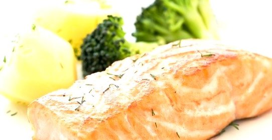 Лосось с брокколи