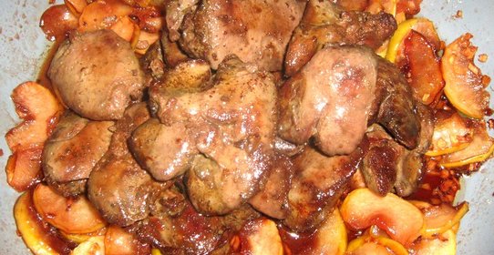 Куриная печень с яблоками и имбирем