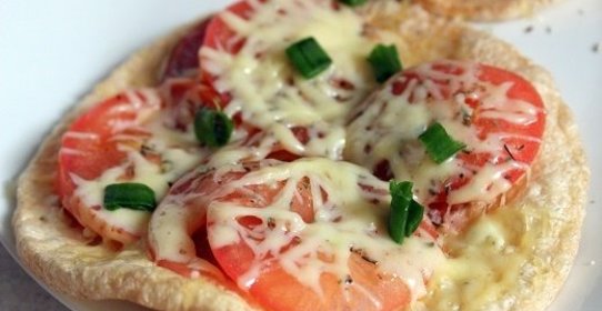 Горячие бутерброды на вафельных хлебцах