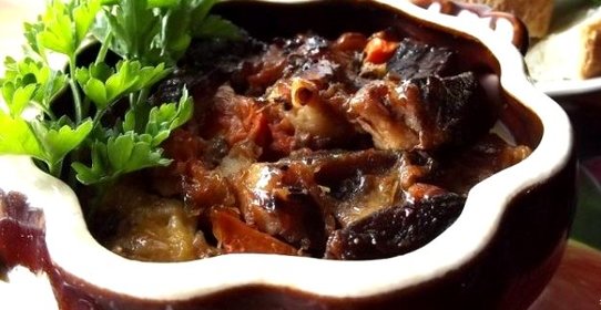 Гуляш в горшочке в духовке