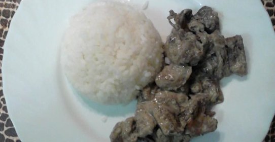 Куриные желудки с лесными грибами в сливочном соусе