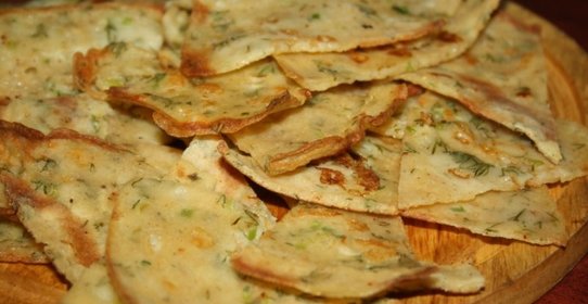 Рисовые блинчики с сыром, чесноком и зеленью