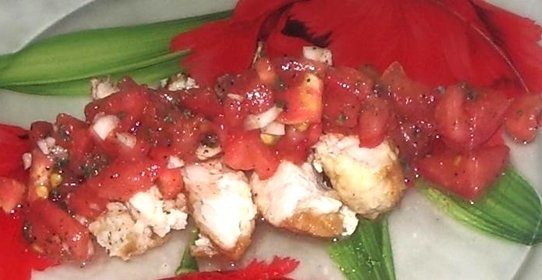 Куриное филе с соусом сальса