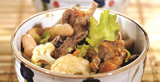 Рагу из бараньих ребрышек с овощами