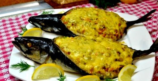 Скумбрия, запеченная лодочкой