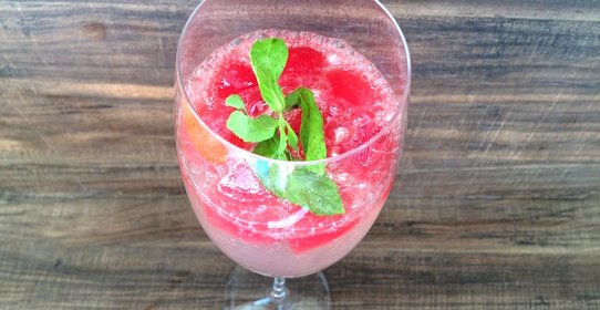 Освежающий напиток из арбуза