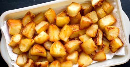 Запеченный картофель кусочками