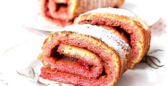 Сладкий рулет с джемом