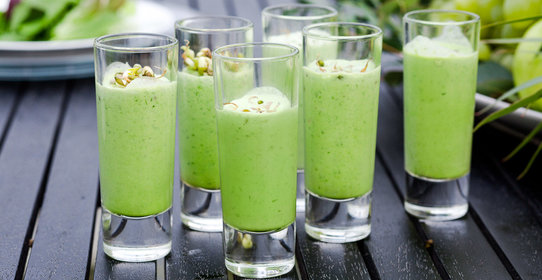 Коктейль с проростками и кокосовым молоком