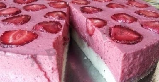 Торт Клубнично-творожно-йогуртовый