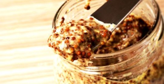 Медово-горчичная заправка с маком