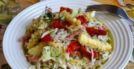 Капустный салат с омлетом