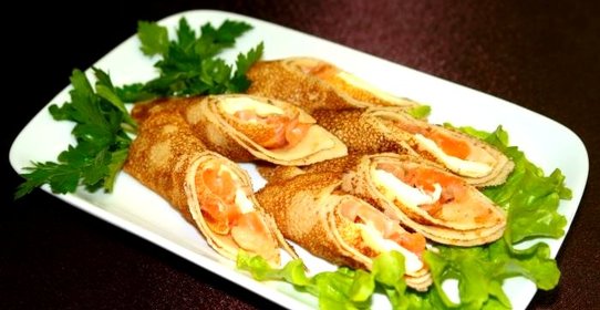 Блинчики с лососем и сыром