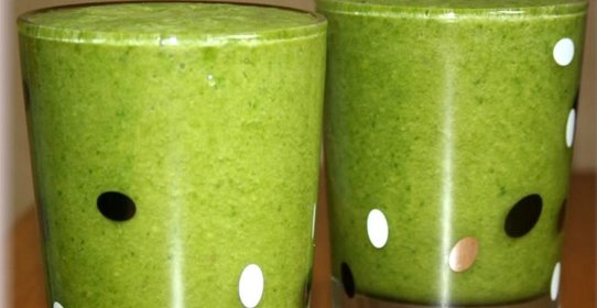 Зеленый коктейль с лаймом