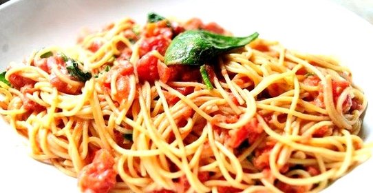 Спагетти с помидорами и фаршем