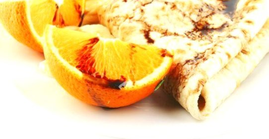 Апельсиновые блины из овсянки с курагой