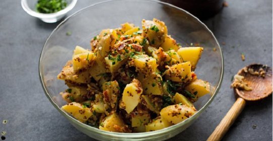 Картофель с беконом и луком