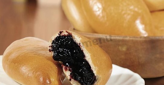 Дрожжевые пирожки с черникой