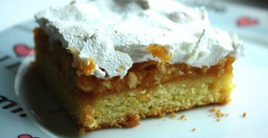 Пирог с яблоками и безе