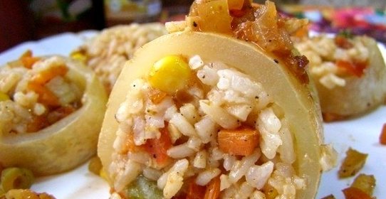 Кальмары, фаршированные рисом и овощами