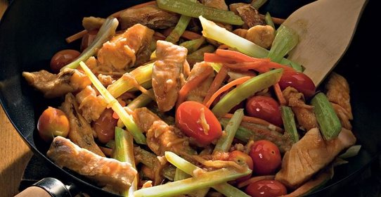 Судак и овощи в кисло-сладком соусе