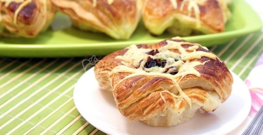 Слойки с баклажанами и сыром