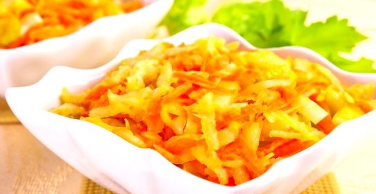 Салат с кольраби, сельдереем, яблоком и морковью