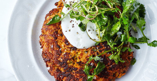 Морковные оладьи с йогуртом