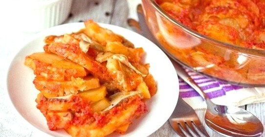 Картофель с белыми грибами под овощным соусом в микроволновке