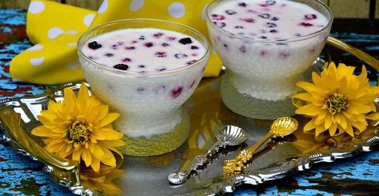 Воздушный мусс из киселя и ежевики