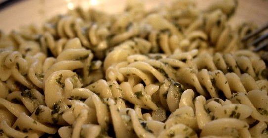 Макароны с соусом из шпината