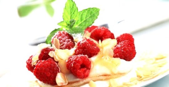 Ореховые блины с малиной