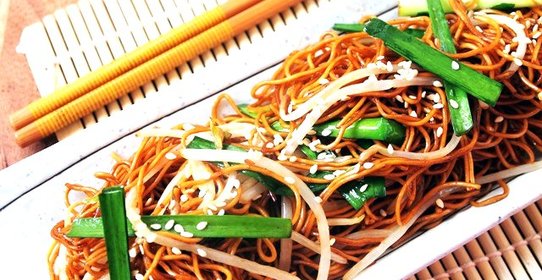 Яичная лапша с соевым соусом